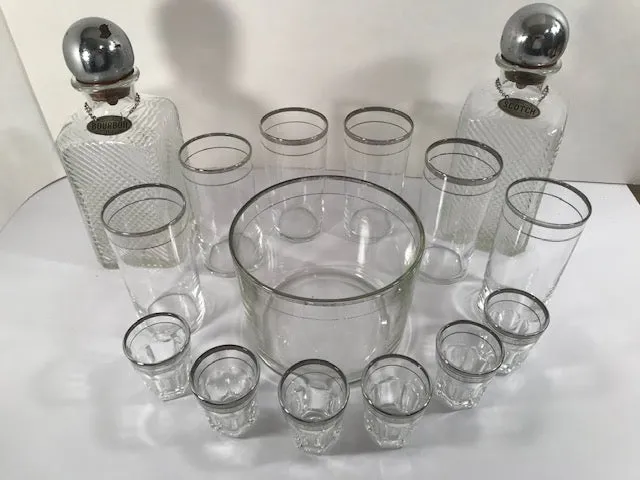 Art Deco 18 Piece Cocktail Bar Set with Wooden Carrier