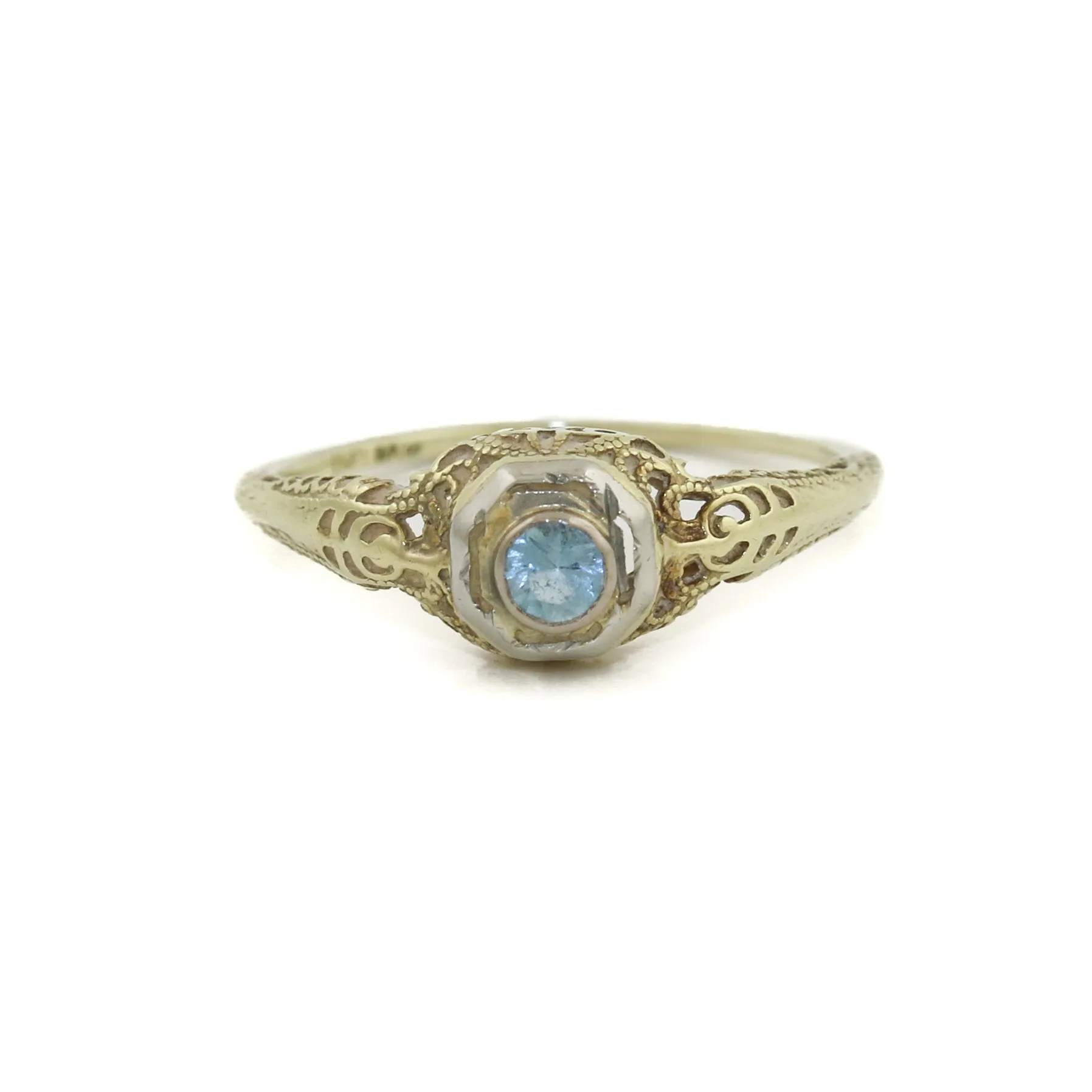 Edwardian 10 K Gold x Aquamarine Filigree Ring