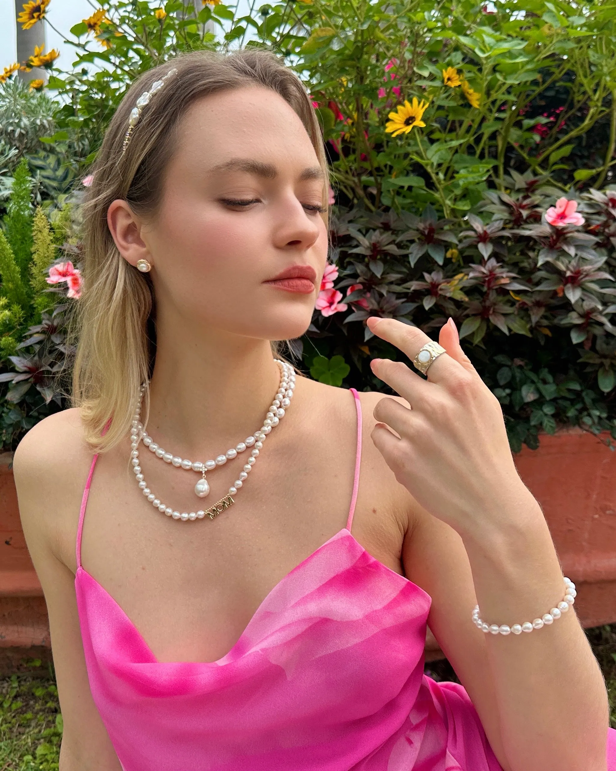 Freshwater Pearls with MOM Pendant Necklace LN060