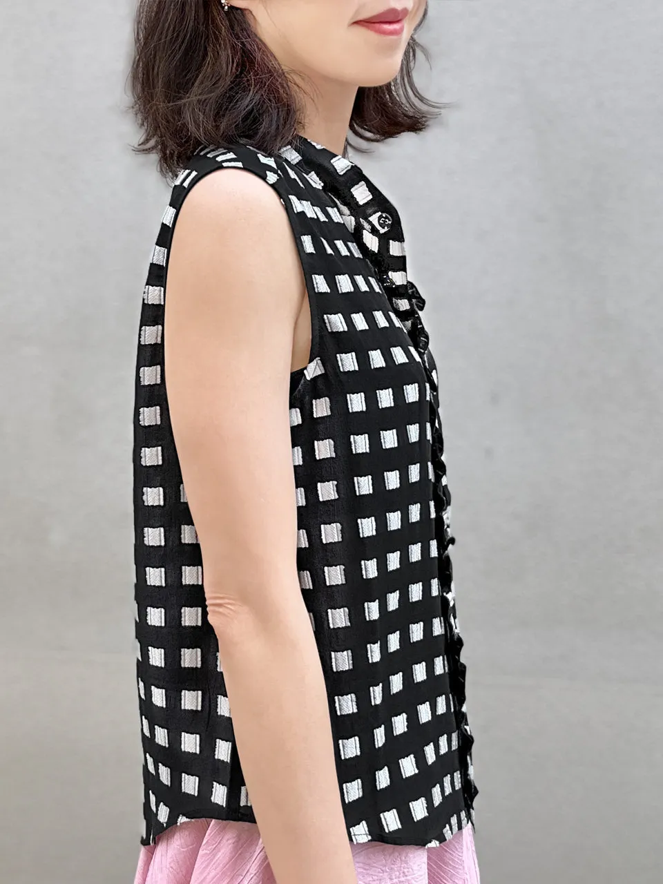 Last Chance! Monochrome Checker Embroidered Silky Sleeveless Blouse
