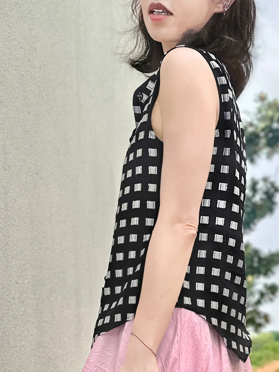 Last Chance! Monochrome Checker Embroidered Silky Sleeveless Blouse