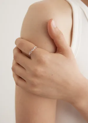 Slim Twist Ring